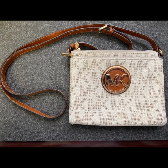 Michael Kors Handbags - Michael Kors Cross Body